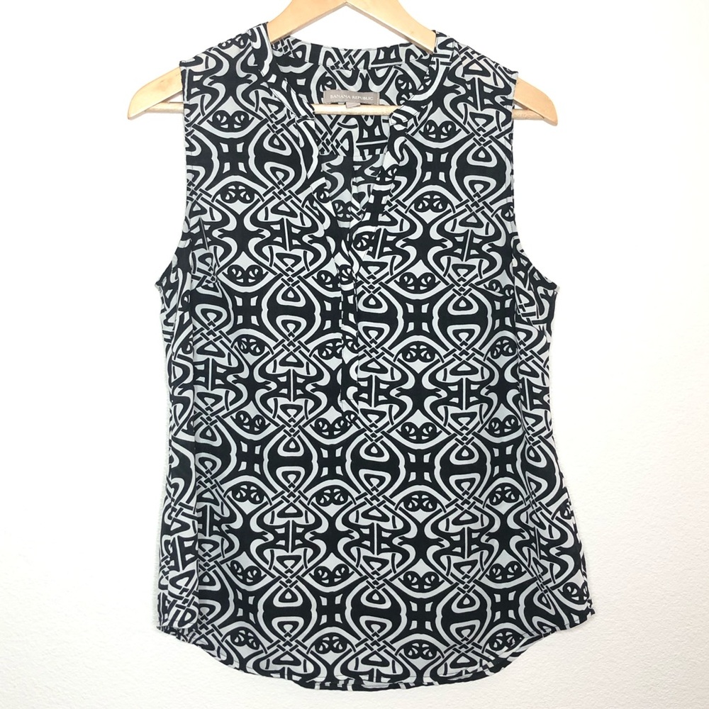 Banana Republic Black & White printed Top size 10
